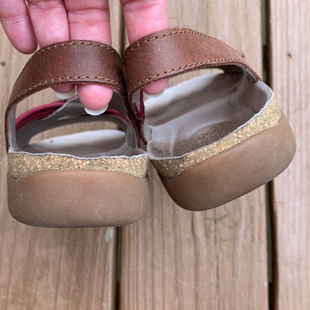 Keen leather sling back sandals with maroon detail. - Picture 3 of 10